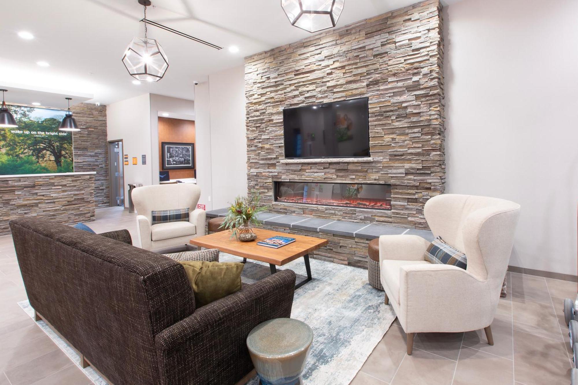 La Quinta Inn And Suites By Wyndham Lincoln Exteriör bild