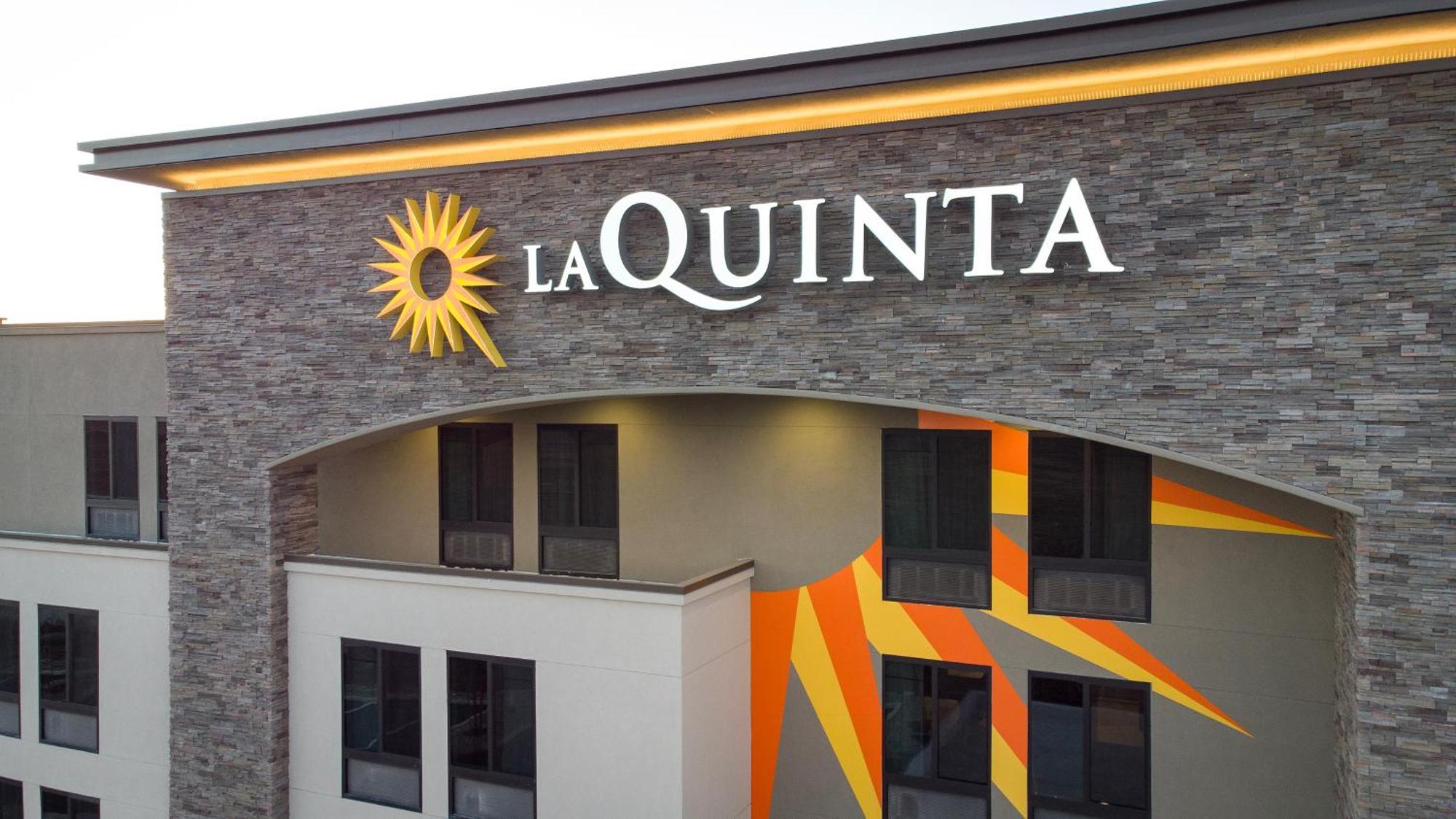 La Quinta Inn And Suites By Wyndham Lincoln Exteriör bild