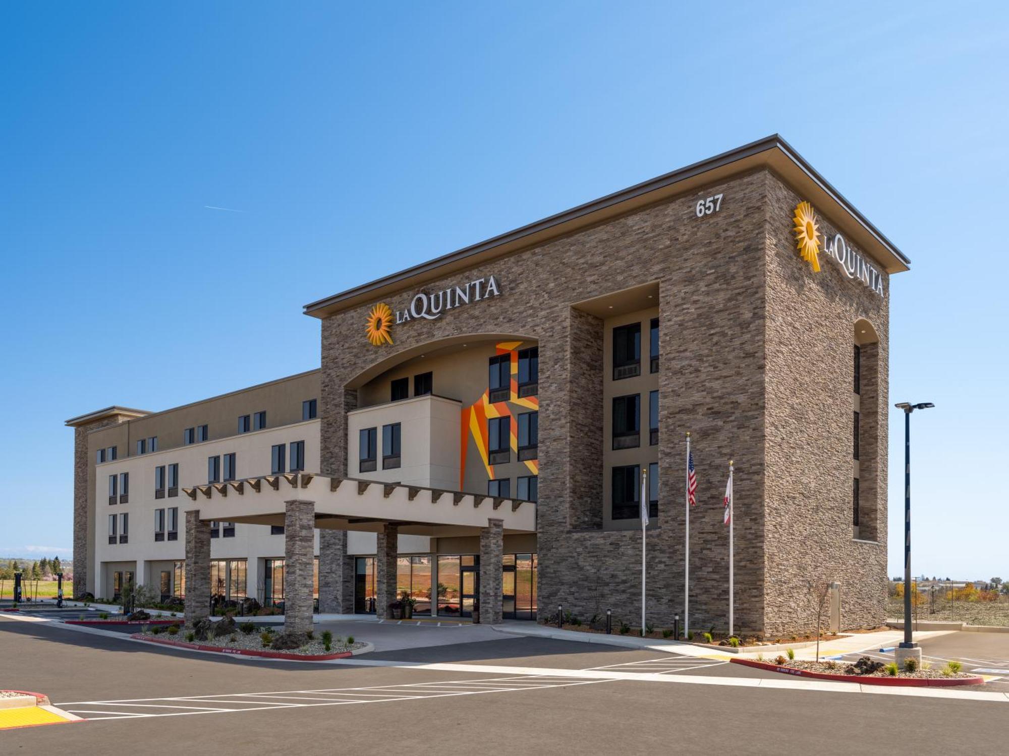 La Quinta Inn And Suites By Wyndham Lincoln Exteriör bild