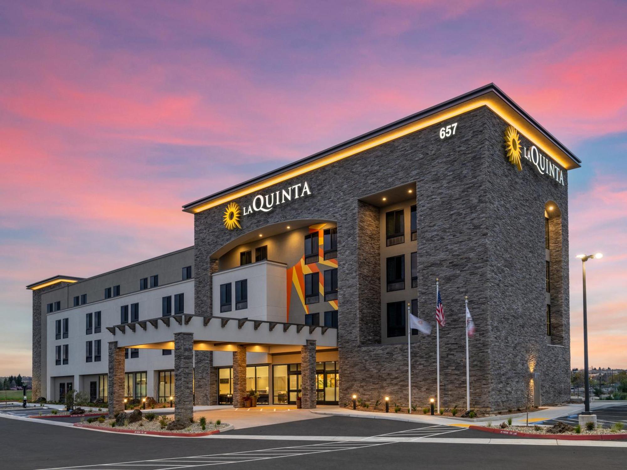 La Quinta Inn And Suites By Wyndham Lincoln Exteriör bild