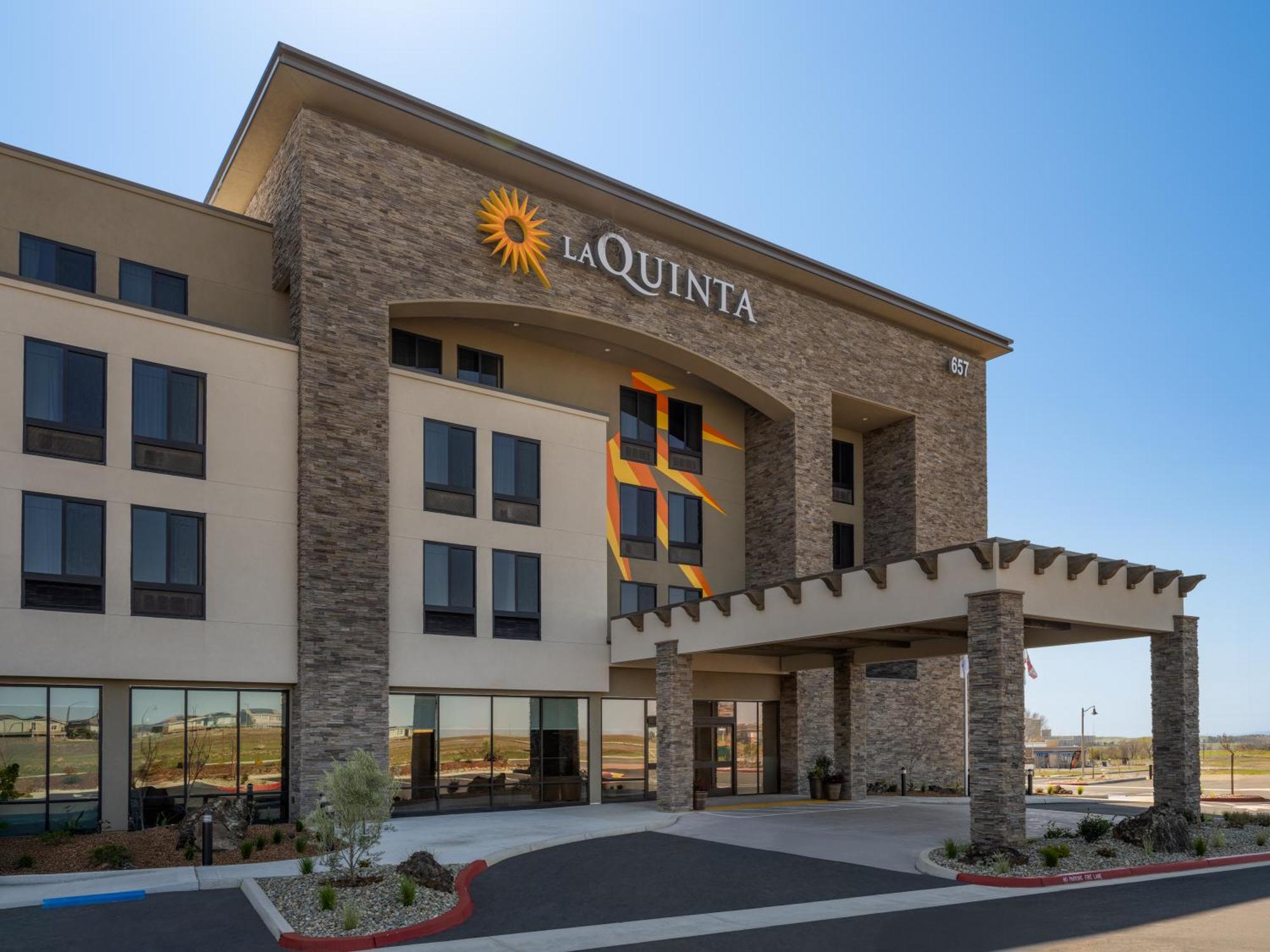 La Quinta Inn And Suites By Wyndham Lincoln Exteriör bild