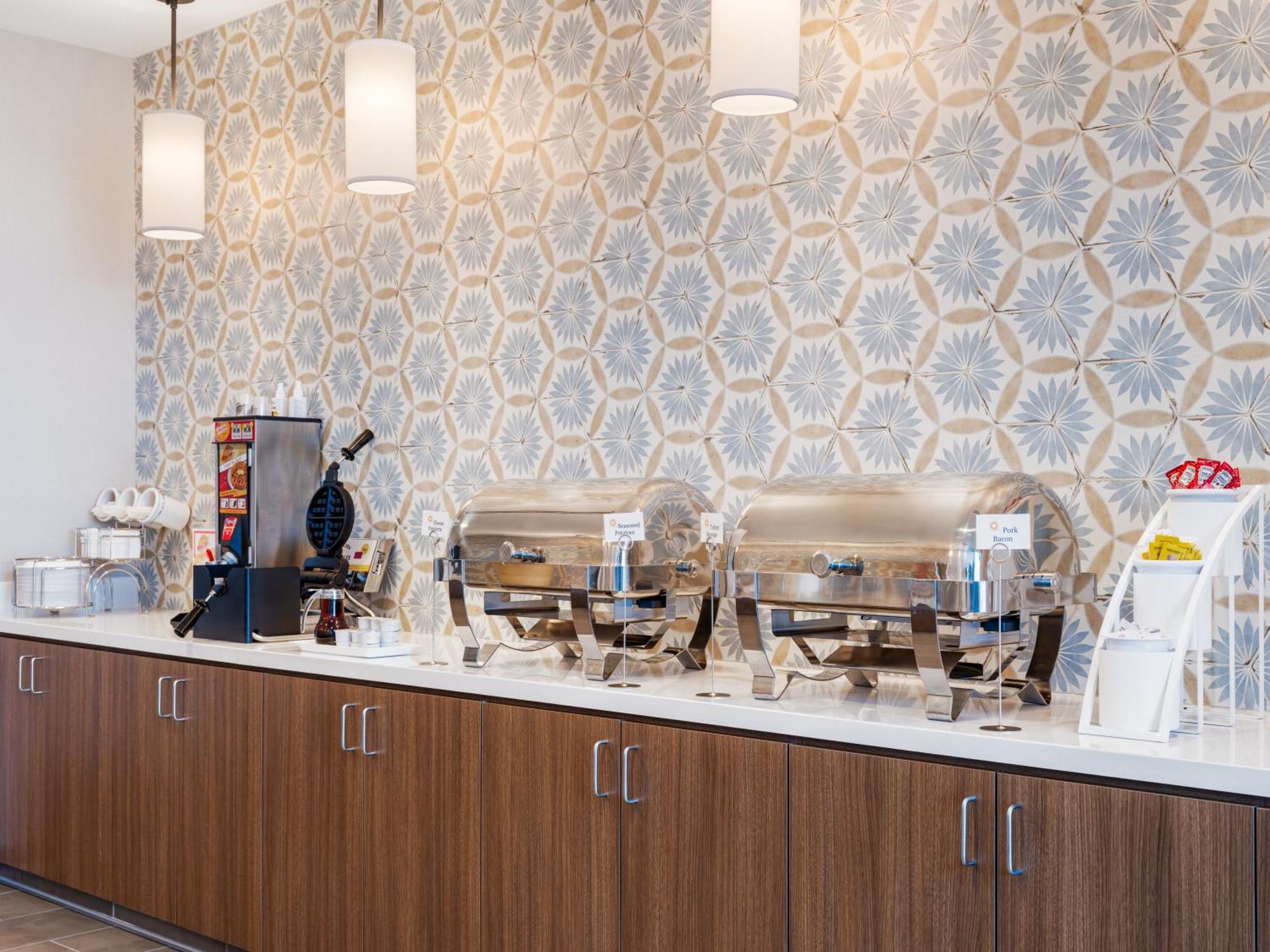 La Quinta Inn And Suites By Wyndham Lincoln Exteriör bild