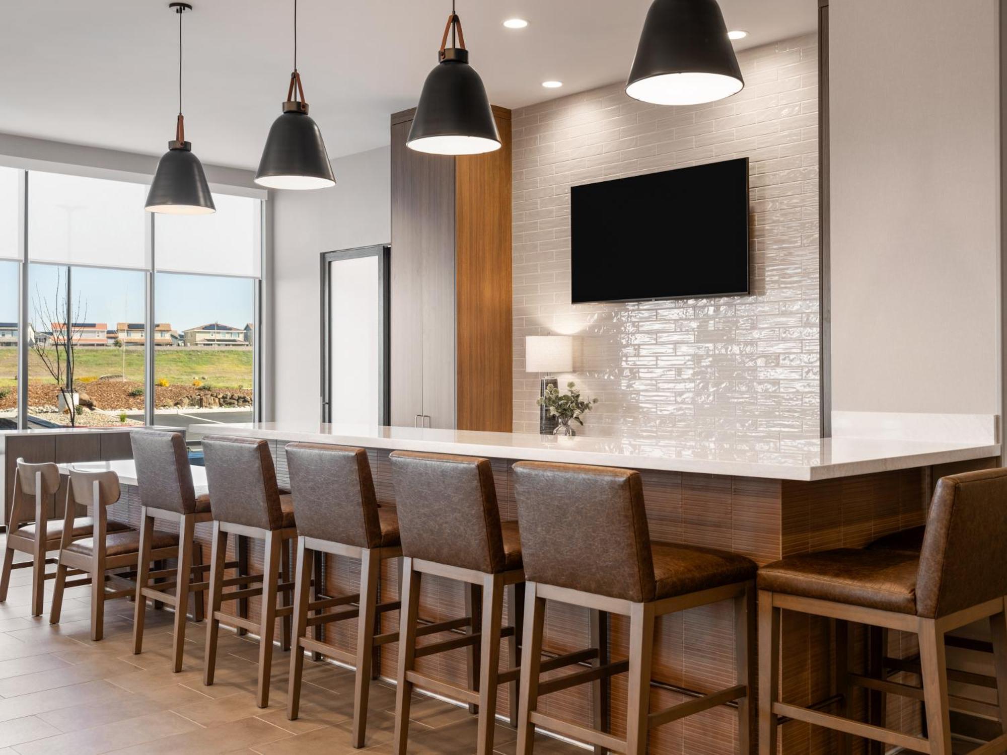 La Quinta Inn And Suites By Wyndham Lincoln Exteriör bild