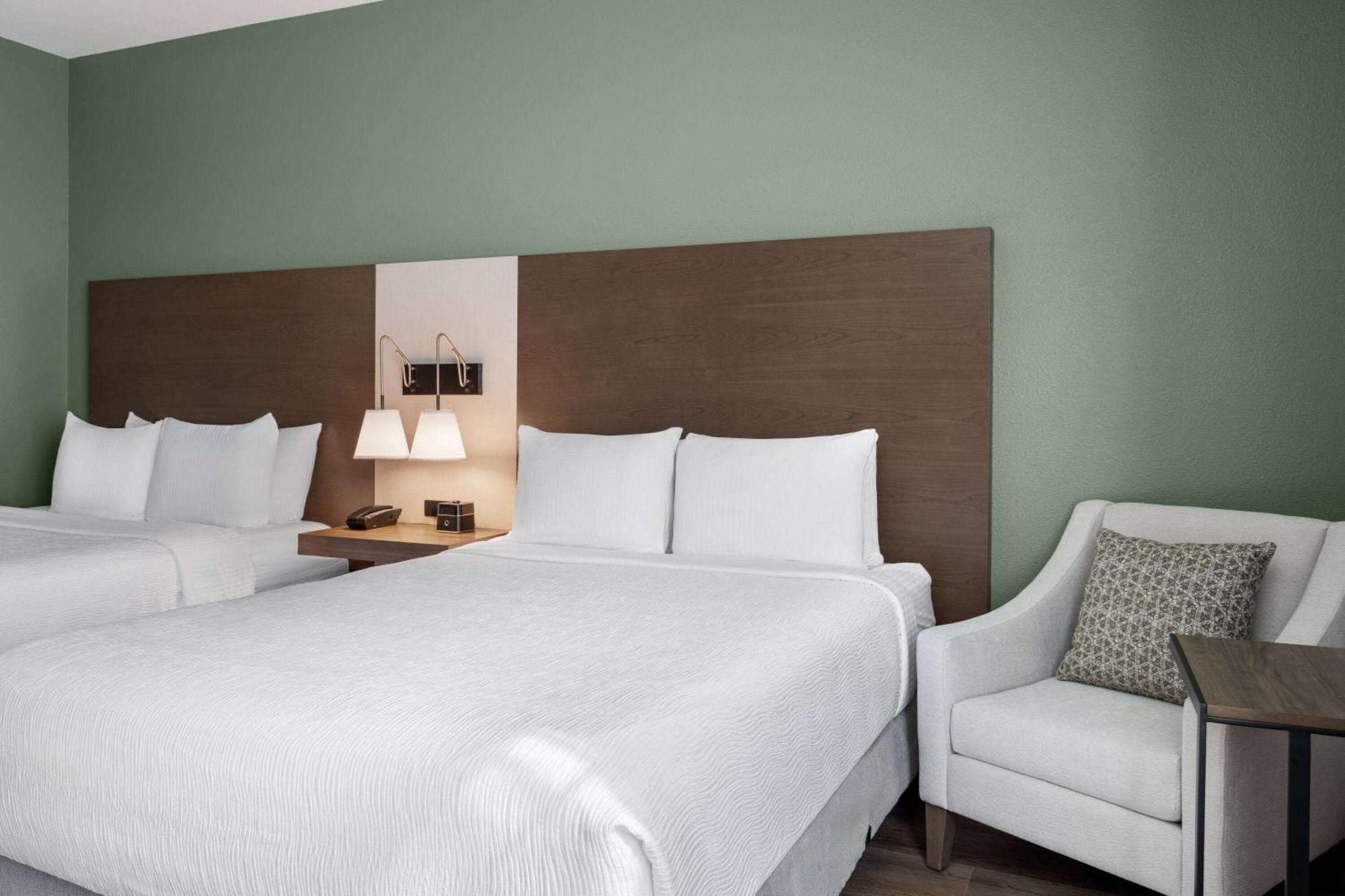 La Quinta Inn And Suites By Wyndham Lincoln Exteriör bild