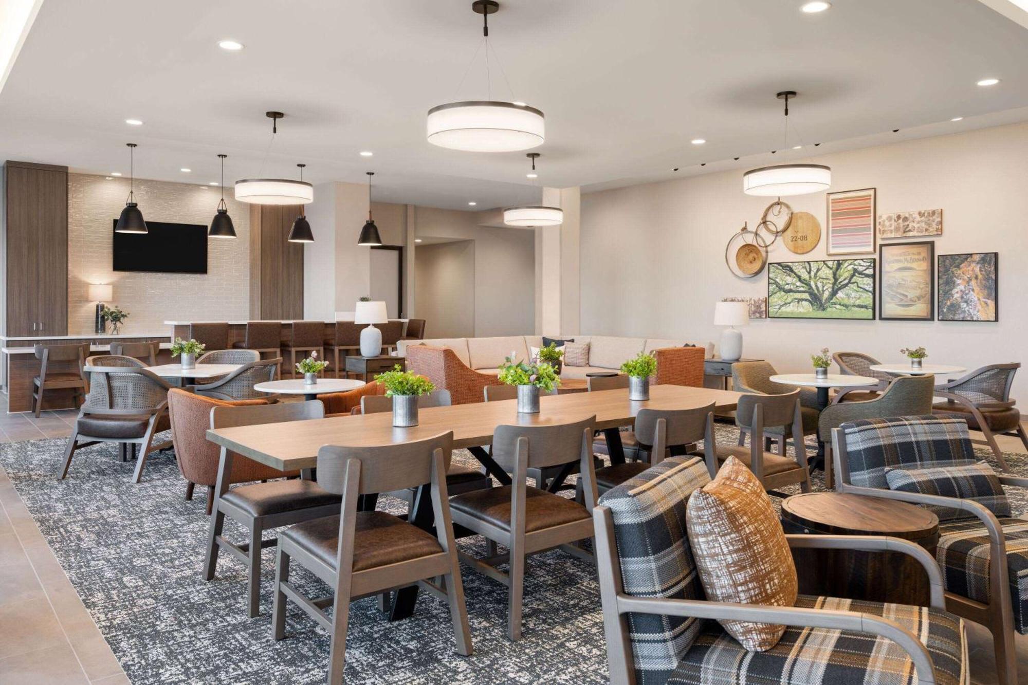 La Quinta Inn And Suites By Wyndham Lincoln Exteriör bild